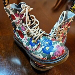 Dr Martens Print Floral Women's Boots 3 US